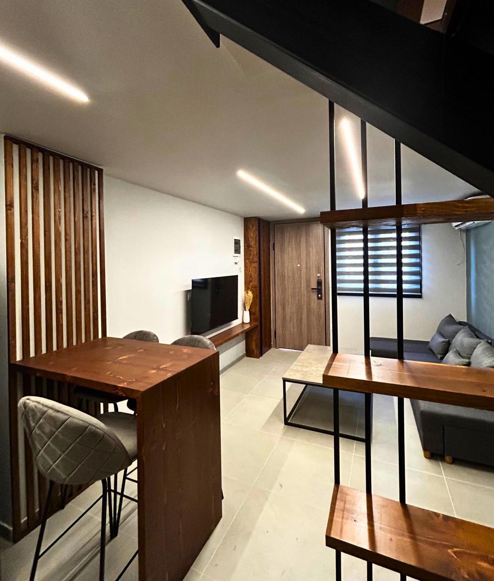 Redwood Suite, Wooden Apartment *
