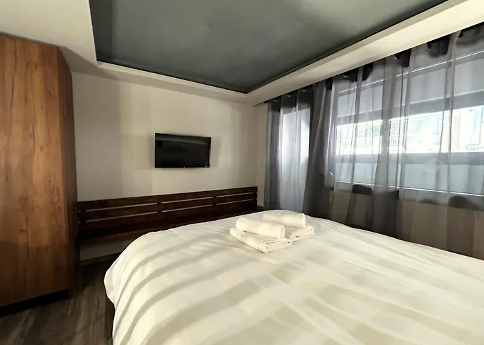 Redwood Suite, Wooden Suites