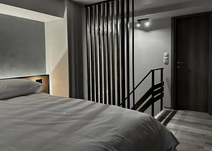 Redwood Suite, Wooden Suites