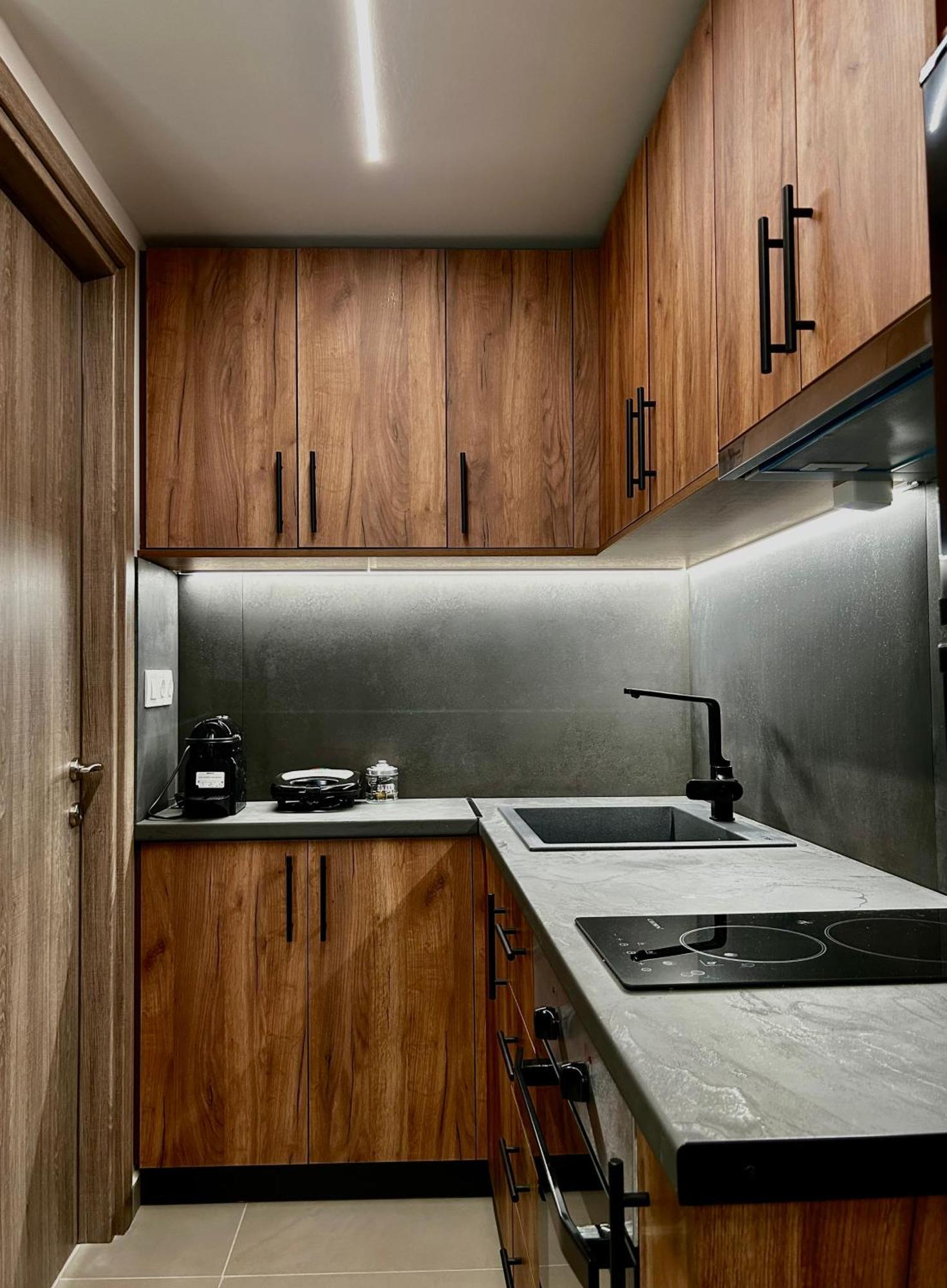 Redwood Suite, Wooden Saloniki