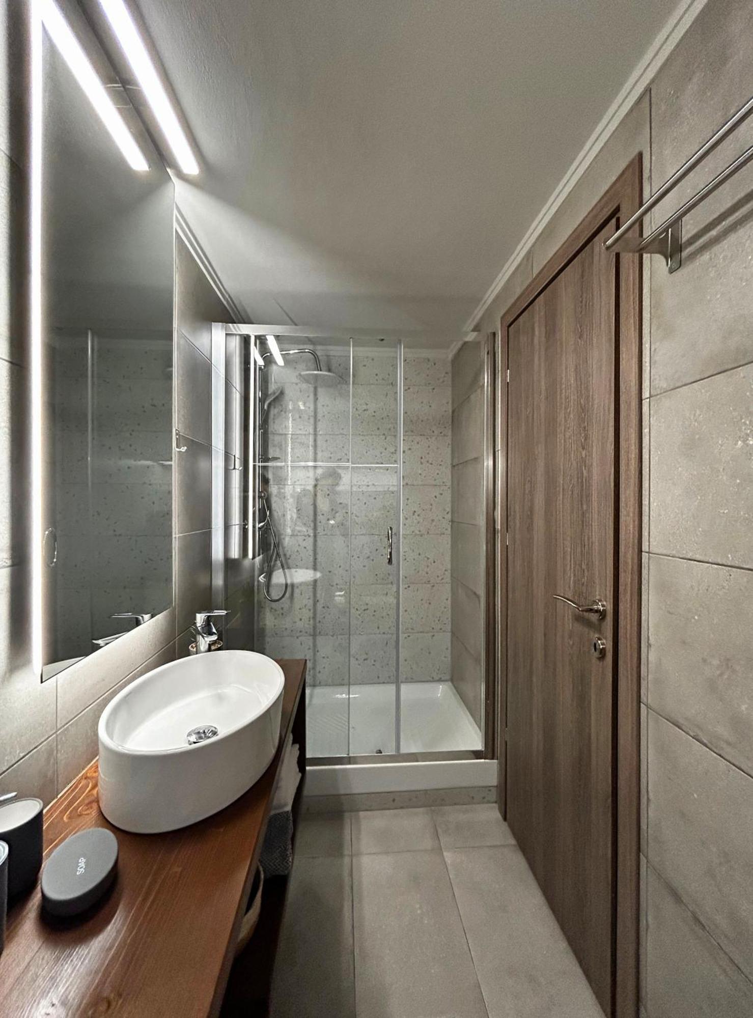 Redwood Suite, Wooden *