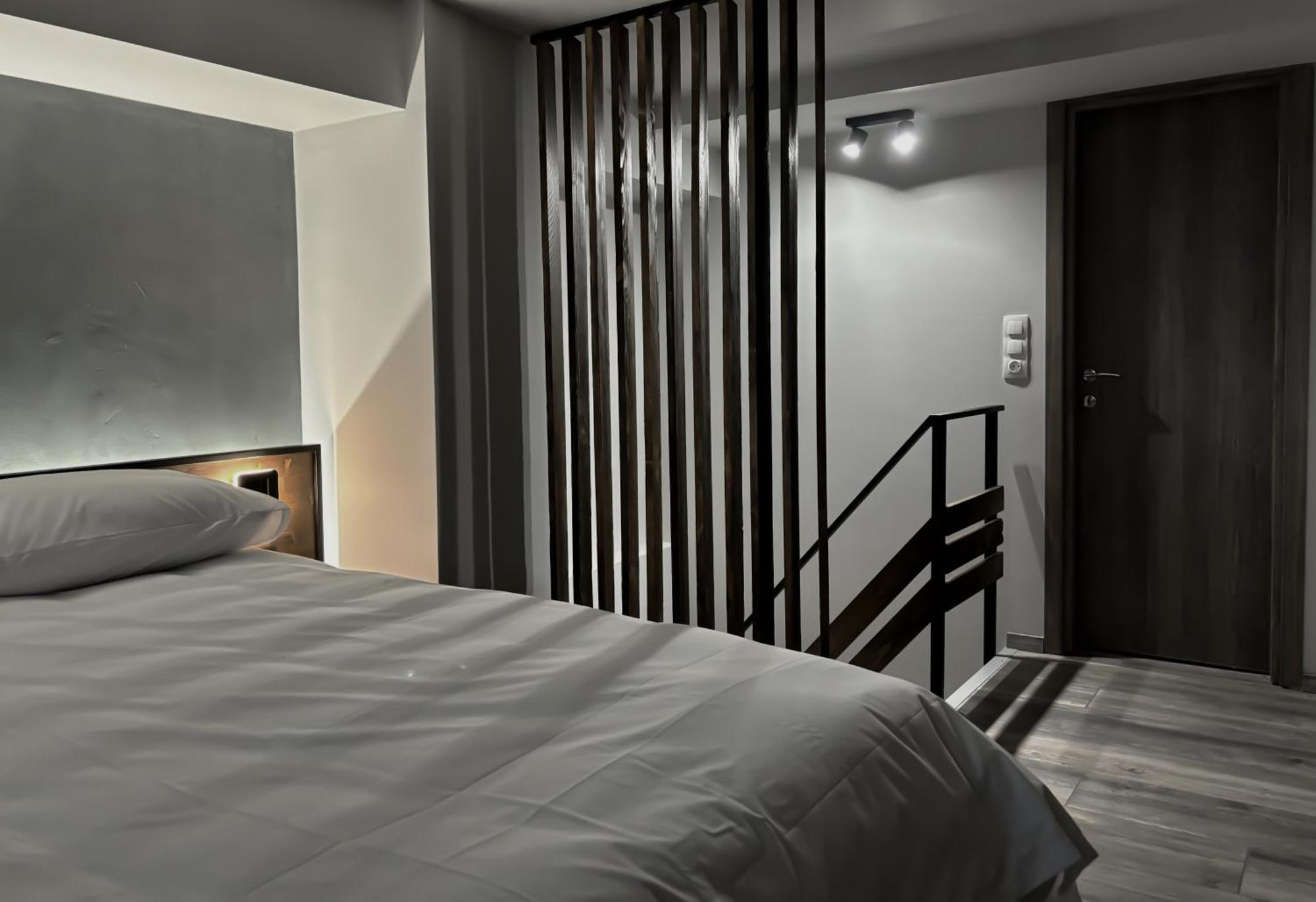 Redwood Suite, Wooden Soluň