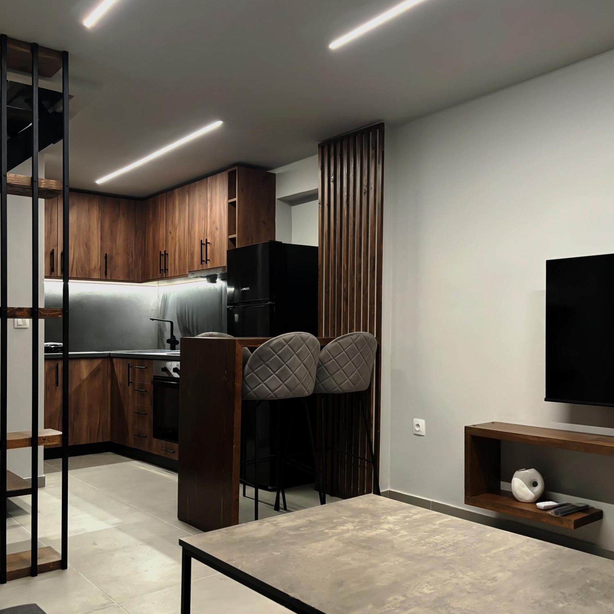 Redwood Suite, Wooden Soluň