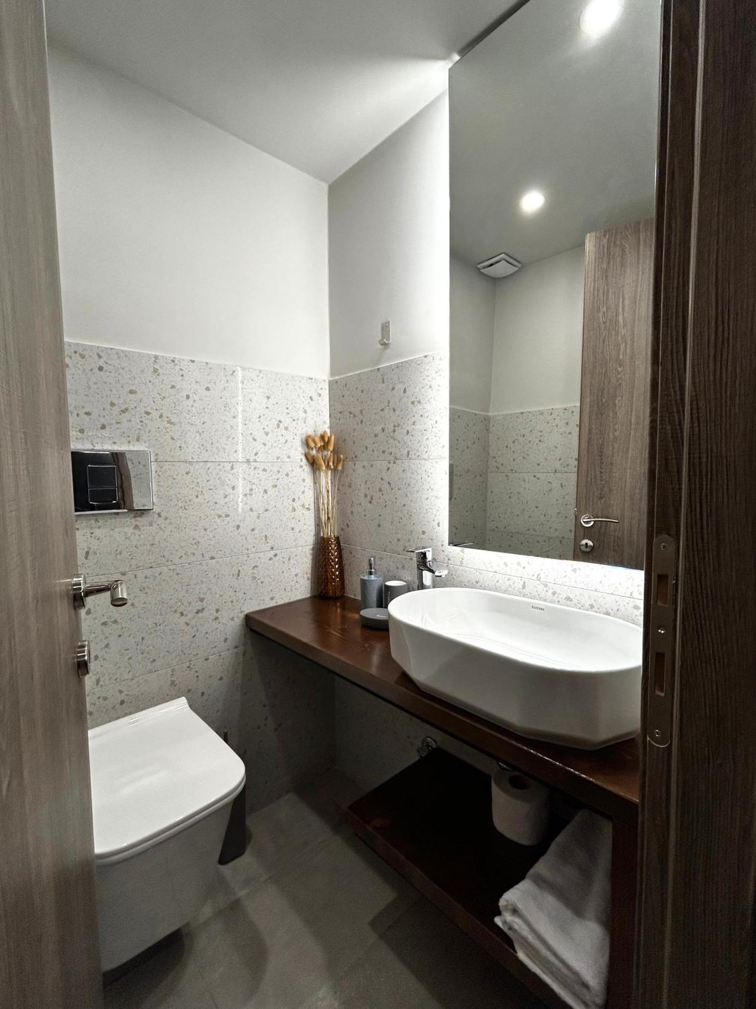 Redwood Suite, Wooden